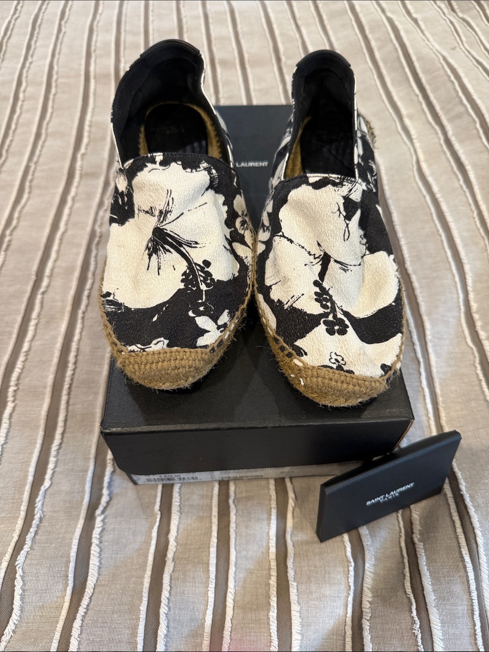 Women’s SZ 39.5 SAINT LAURENT Black & White Floral Espadrille Slip-On Shoes